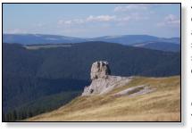 Sfinxul Zmbroslavului pazeste cu abnegatie muntii padurosi din nordul tarii